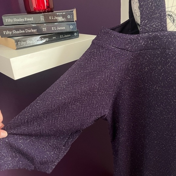 7 for $30 Katherines Cold Shoulder Top - Picture 2 of 7